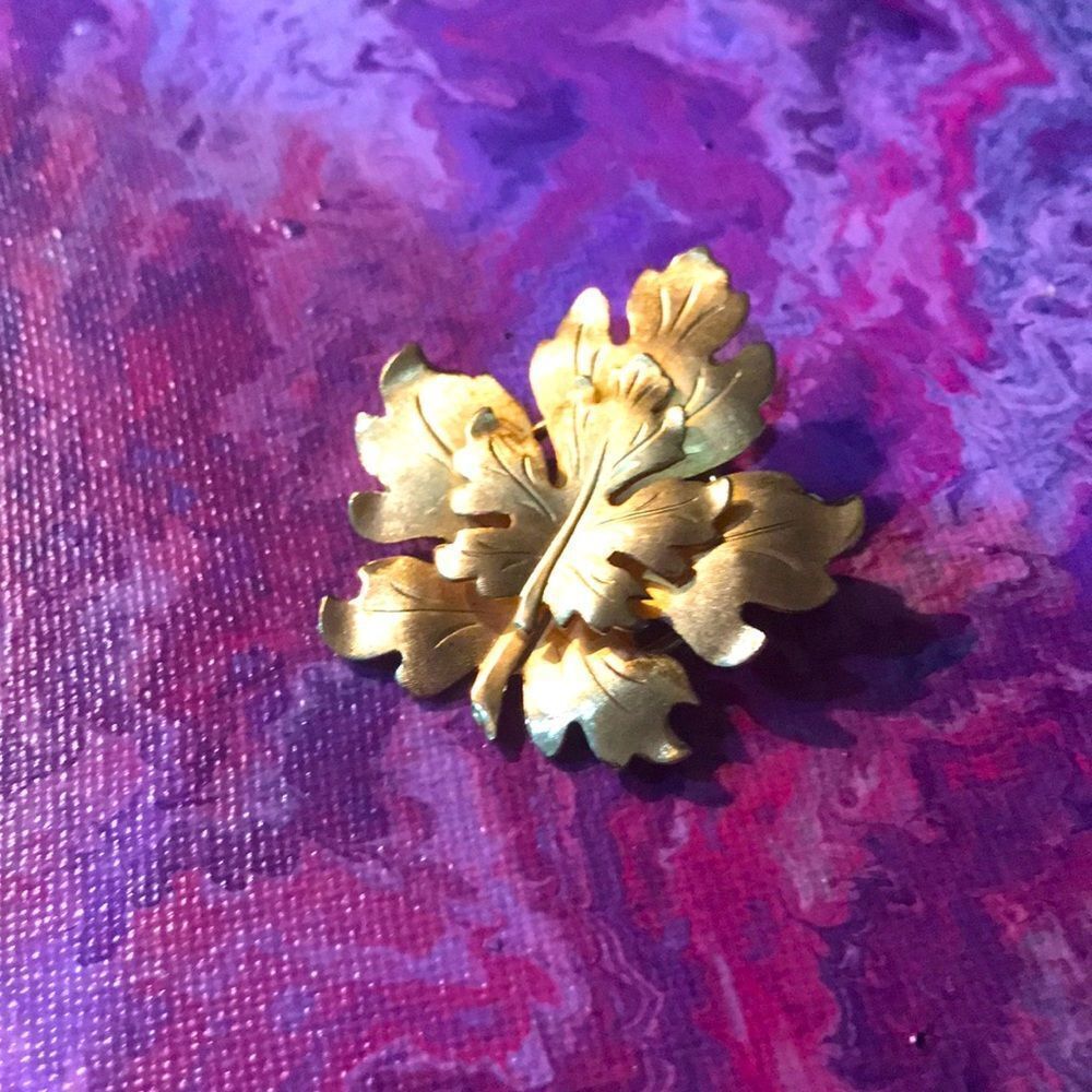 Vintage JERI LOU Scarf Clip